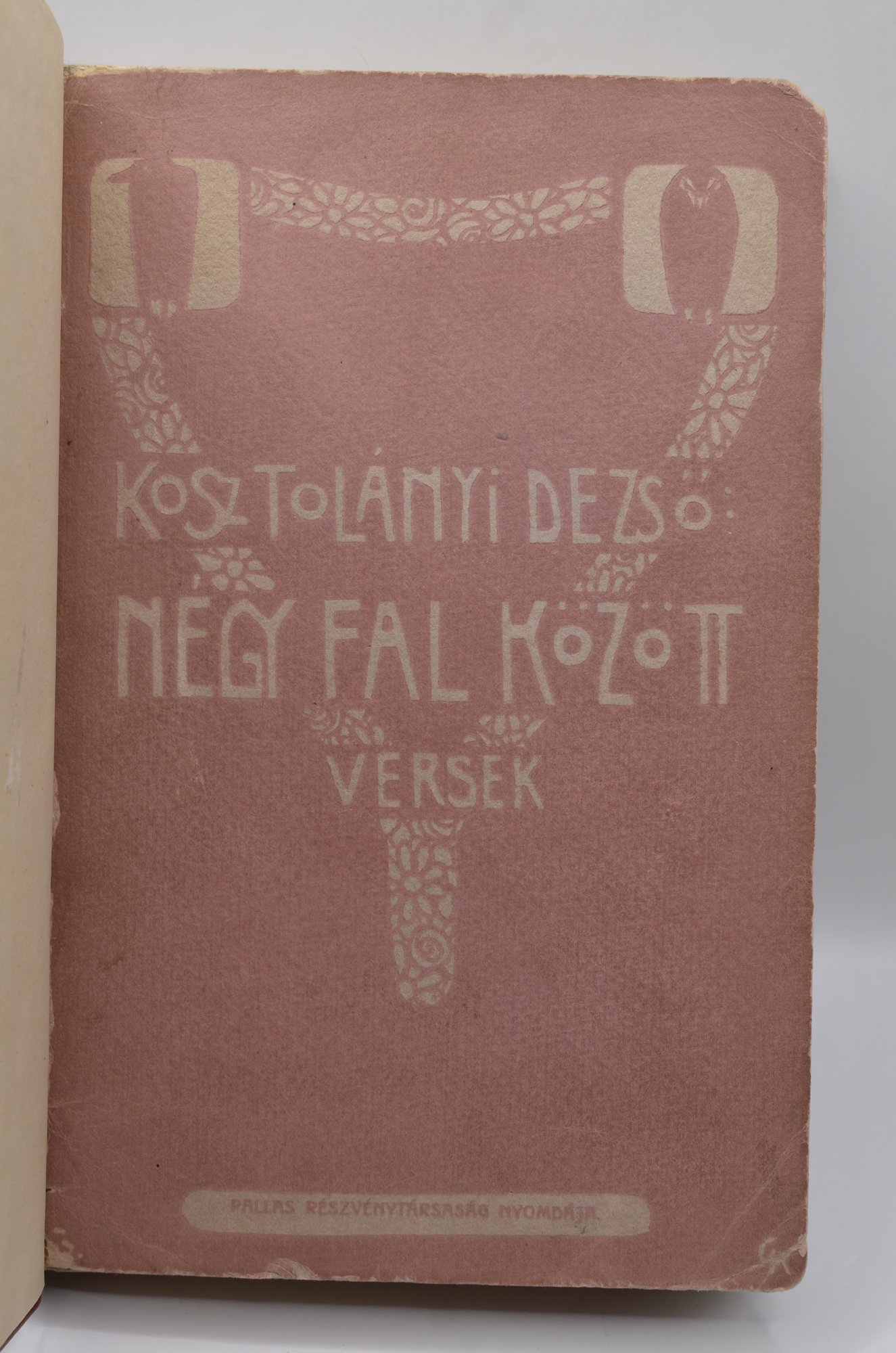 Kosztolányi Dezső: Négy fal között.